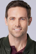Dylan Bruce (small)