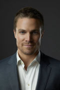 Stephen Amell (small)