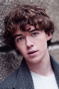 Alex Lawther (small)
