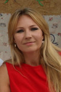 Anna Guzik (small)