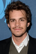 Johnny Simmons (small)