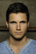 Robbie Amell (small)