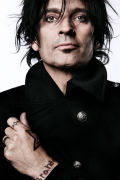 Tommy Lee (small)