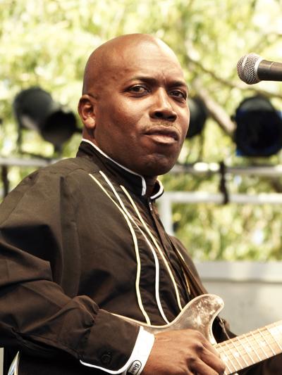 Andy Vivian Palacio, Musician