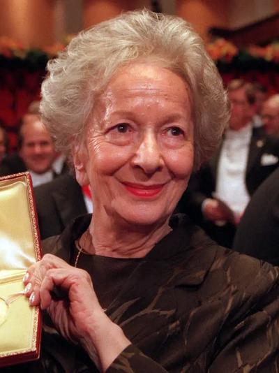 Wislawa Szymborska, Poet